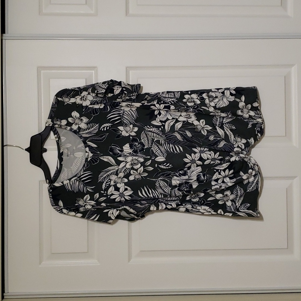 Dress Barn Westport olive flowered blouse 1X